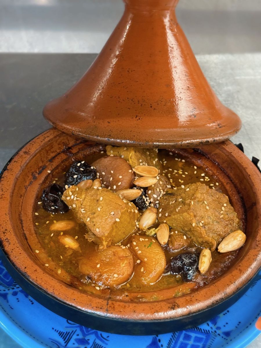 Tajine de veau Fassi, pruneaux et amandes