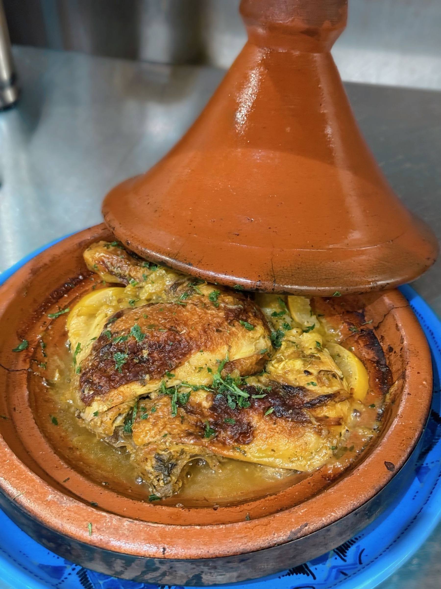 Tajine de poulet, citron confit et olives